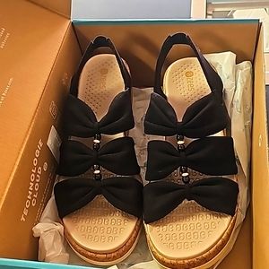 BZEES" FABRIC SANDALS